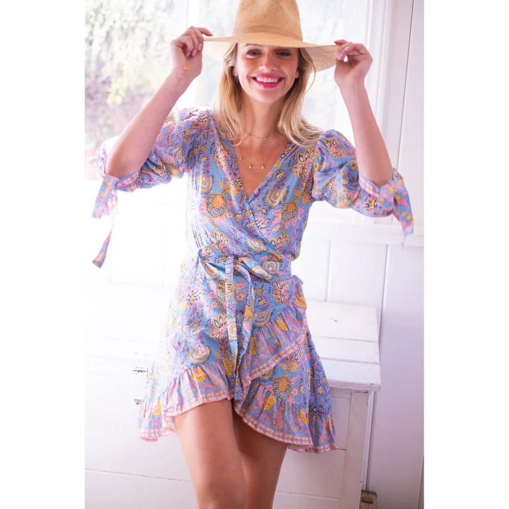 Chic Floral Wrap Mini Dress in Blue